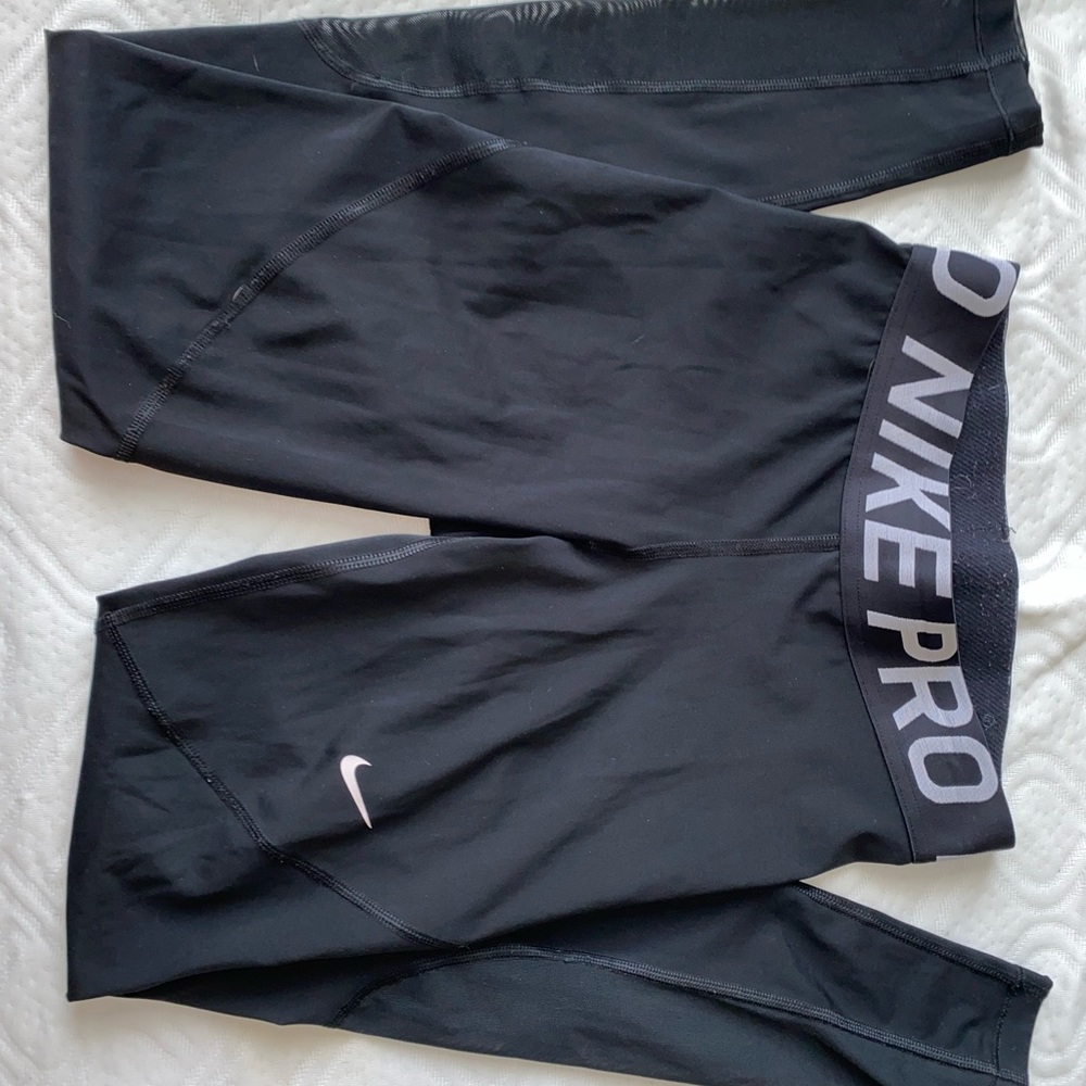 Black Nike Pro’s